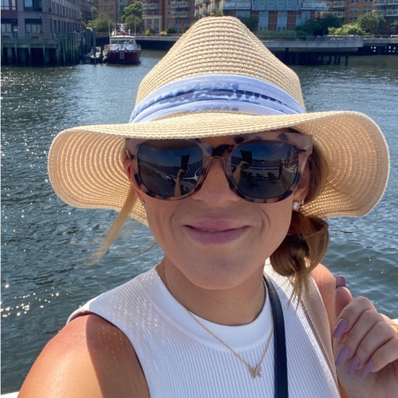 Meet your Posher, Sharron - Picture 2 of 2